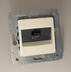 GNIAZDO KOMPUTEROWE 1xRJ45 CARIVA KREM 773741