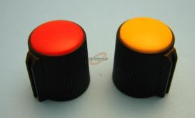 GAŁKA POTENCJOMETRU 13mm CZERWONA SREDNIA