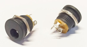 Gniazdo zasilające DC 2,5/5,5 na obudowe typ 1