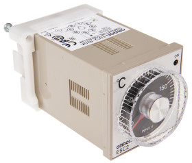 Regulator temperatury wł./wył. Omron Uz: 100 → 240 V AC wyjście Przekaźnik wejście Termopara typu K 48 x 48mm -10