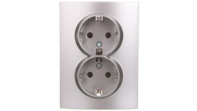 Logi Gniazdo Podwójne Schuko Kompletne Śrubowy 16A 250V Srebrne 021270143 25213
