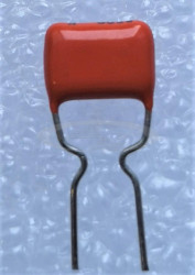 8,2nF 400V 10% r=5mm kondensator poliestrowy MKT