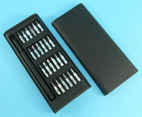 ZESTAW WKRĘTAKÓW PREC.24szt ETUI PLAST.