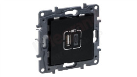 Niloe Step - Gniazdo Usb 3A Typ A+C - Mechanizm Z Plakietką Kolor Czarny 863540