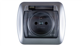 Simon Akord Gniazdo Bryzgoszczelne Z/U Ip44 Z Klapką Dymną Aluminium...