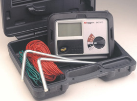 Tester uziemienia DET3TC 2kΩ ±2% + 3 cyfry LCD CAT IV 100 V AA Akumulator 203 x 78 x 148mm 1kg 148mm Etui, zestaw