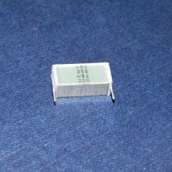 0,82 uF 250V -6% +3% kondensator POLIESTER B32562 - 53824 - A511 producent EPCOS 5mm x 14mm x 6mm