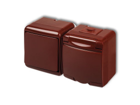 JUNIOR IP54 Wyłącznik pojedynczy z gniazdem pojedynczym z uziemieniem (klapka brązowa: bez przesłon) brązowy 4WGHH-1 KARLIK