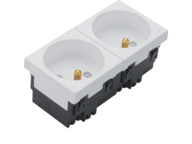 TEHALIT. GB-EG Gniazdo 2P+Z 33st. 2-krotne 45x45mm bezhalogenowe białe EER2339010 HAGER
