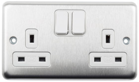 Gniazdo wtykowe Typ G - brytyjski Montaż wpuszczany MK Electric ścieżki: podwójne z przełącznikiem 13A Zacisk śrubowy