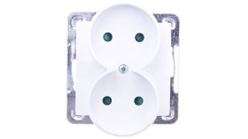 Impresja Gniazdo Podwójne B/U Z Przesłonami Białe Gp-2Yrp/M/00