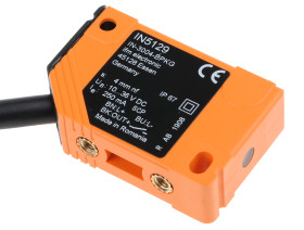 Czujnik zbliżeniowy Indukcyjny 4 mm ifm electronic Niewpuszczany 10 → 36 V dc długość 40mm w obudowie