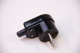 Wtyczka kątowa z uziemieniem WB-6 16A 250V