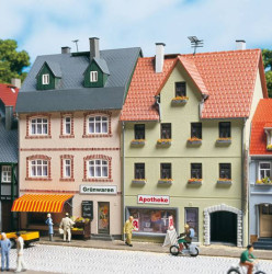 Budynki mieszkalne przy Bahnhofstrasse 5/7 Zestaw do złożenia Auhagen 12345 H0, TT 1 zest.