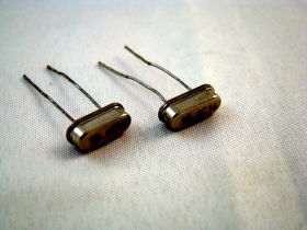 Rezonator kwarcowy 18.432MHz KDS HC49/S niski;przewlekany (THT);Pbf