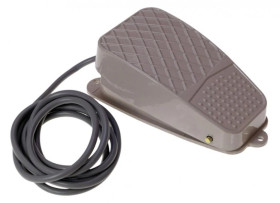 Przełącznik nożny pojedynczy mini z kablem 2m 10A nacisk 0,7kg PM1-2M