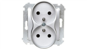 Simon 54 Nature Gniazdo Podwójne Z/U 16A 250V Z Przesłonami Do Ramek Srebrne...