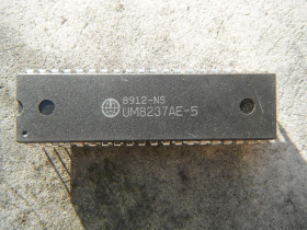 UM8237AE-5 DIP40 CMOS clock generator driver DMA kontroler
