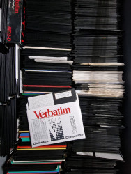 100 pcs of 5.25 DD floppy disks (used) with C64 (and maybe some Amiga) software