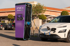 JuicePump 75 Trio, CCS2+CHAdeMO+AC Typ 2X22kW gniazdo, Kabel do 75kW, 1 zasilacz, trójfazowy, RFID, cellular, niski wyświetlacz