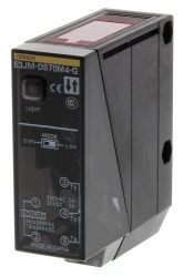 E3JM-DS70M4-G, Czujnik odbiciowy, wyjście przekaźnikowe NO/NC 3A 250V, zasięg 700mm, światło IR, uniwersalne zasilanie 12-240VDC
