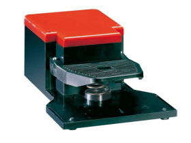 Wyłącznik nożny pojedynczy bez osłony bez blokady tworzywo 1Z 1R migowy KG100S11