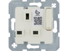 B.Kwadrat Gniazdo z uziemieniem standard brytysjki z wyłącznikiem i przesłonami styków krem 53420212 HAGER