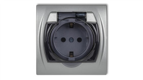 Logo Gniazdo Bryzgoszczelne Z/U Schuko (Klapka Dymna) Srebrny Metalik 7Lgpb-1Sdp