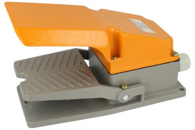 Przełącznik; nożny pedał; LT4 (SFMP-1); ON-(ON); monostabilny; śrubowe; 1 tor; 2 pozycje; z osłoną; 10A; 250V AC; YUMO; RoHS; żó