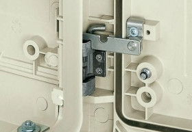 Ogranicznik kąta otwarcia drzwi do wersji PLA, PLAZ i PLAT - kąt otwarcia 110 NSYRETPLA