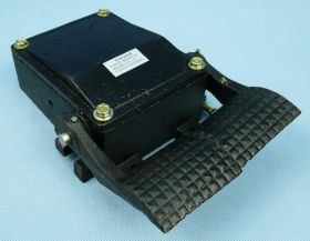 PRZEŁ.NOŻNY 10A/250V ON-(ON) BEZ OSŁONY