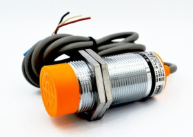 LJ30A3-15-Z/CY czujnik indukcyjny M30, PNP / NO + NC, zakres działania 15mm