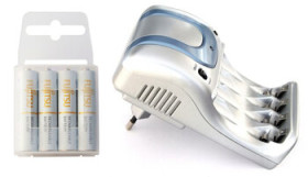 ładowarka N8168N + 4 x R03/AAA Fujitsu 800mAh HR-4UTA/4T (box)