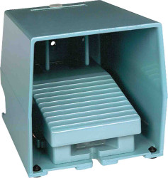 Przełącznik nożny Schneider Electric Metal Chwilowy wł.-wył. 240V 3 A; 270 mA 2NC+2NO IP66