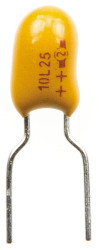 Kondensator tantalowy 10μF 25V dc THT ±20