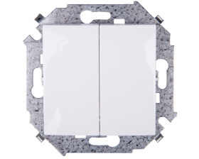 Simon 15 Łącznik świecznikowy biały 1591398-030