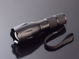 latarka diodowa E17 XM-L2 + akumulator + ładowarka