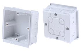 Akcesoria do koryt kablowych PVC Puszka tylna Pinnacle Bench MK Electric