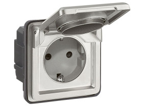 SOLIROC Gniazdo pojedyncze z uziemieniem schuko z klapką 077835 LEGRAND