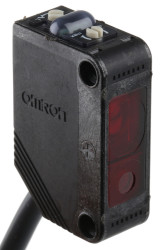 Czujnik fotoelektryczny Tłumienie tła w obudowie prostokątnej Omron PNP zakres 20 mm → 300 mm LED