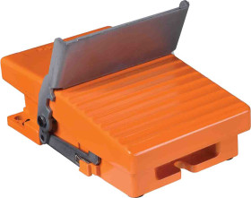 Przełącznik nożny Schneider Electric Metal Chwilowy wł.-wył. 240V 3 A; 270 mA 1NC+1NO IP66