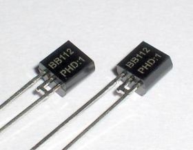 BB112 Dioda pojemnościowa podwójna 17-560pF 12V 0.05A TO92