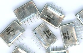 SCF624 FILTR Z FALĄ POWIERZCHNIOWĄ 5 PIN JEDNORZĘDOWY