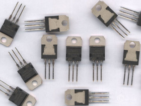 24V 1A 7824 L7824CV TO-220 METAL STABILIZATOR