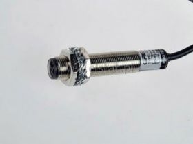 Czujnik odbiciowy; metalowy; PNP, NC, 7cm