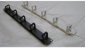 Gt Networks Organizator 19 1U Z Haczykami I Z Otworem Kablowym 4X4 Czarny