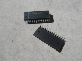 PLS101N układ scalony Signetics Nowy 2181COK 8833KD