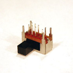 Przełącznik suwakowy SK23D29G7