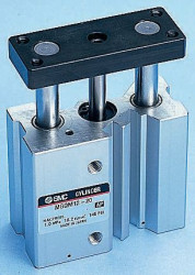 Siłownik z prowadzeniem skok 50mm SMC Ø 32mm 121.5 x 51 x 114mm 121.5mm