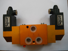 Rozdzielacz 3 drogowy elektrozawór 611-G3/8-32.1-121/51-220B